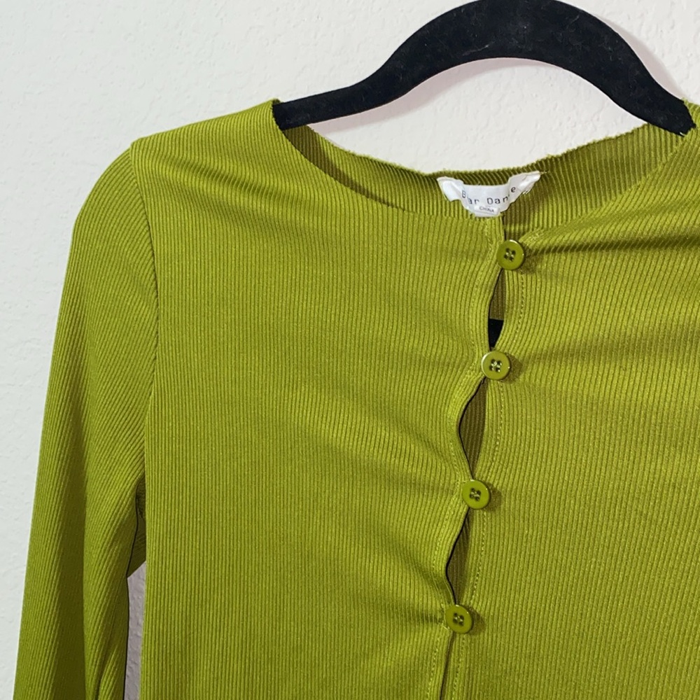 🌵Olive Green Button-Up Women's Top with high-low like front! - Picture 2 of 10